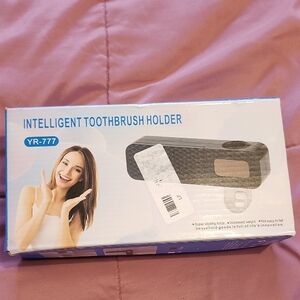 Intelligent White   Toothbrush Holder